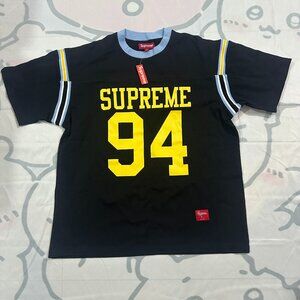Supreme Black Lettering Short-Sleeved Sweatshirt